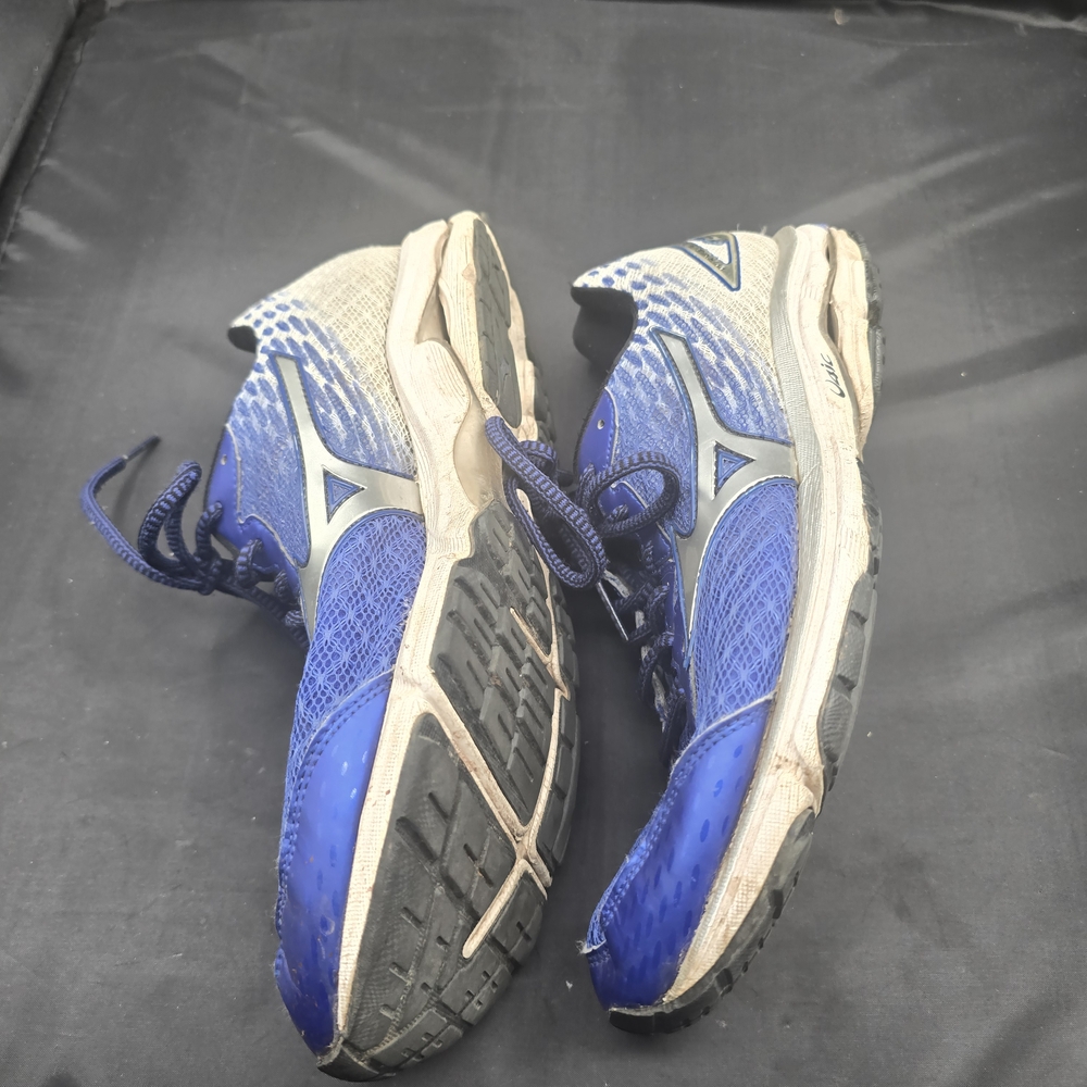 Mizuno Blue and Tan Athletic Shoes with Breathable Mesh